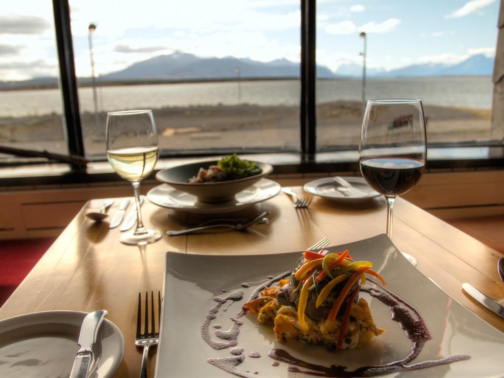 Noi Indigo Patagonia Hotel Пуерто Наталес Екстериор снимка